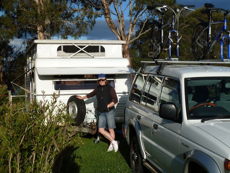 Beauty Point Tourist Park - Beauty Point: Drive through powered sites for caravans.  Our roving reporter Lynn Gorman looks very insouciant.