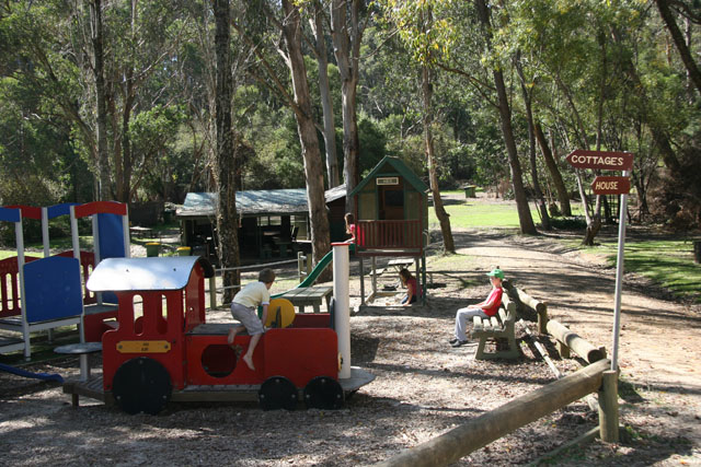 Silver Creek Caravan Park - Beechworth: Playground for children. 