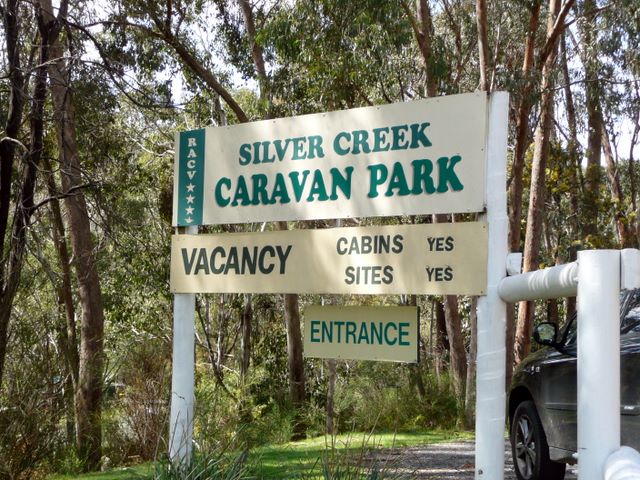 Silver Creek Caravan Park - Beechworth: Silver Creek Caravan Park welcome sign