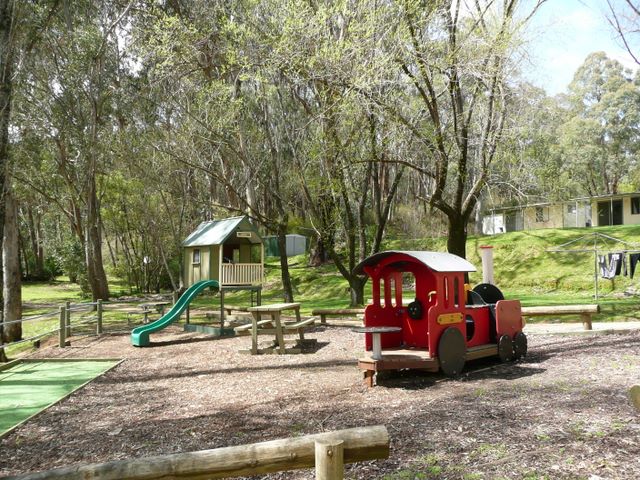 Silver Creek Caravan Park - Beechworth: Playground for children.