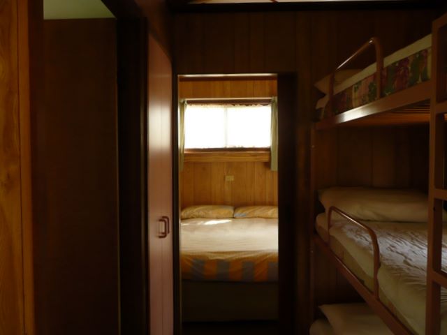 Silver Creek Caravan Park - Beechworth: Main bedroom plus area with double bunks