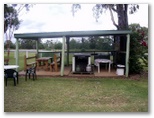 Bells N Whistles Accommodation Park - Bell: Camp kitchen and BBQ area