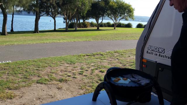Belmont Pines Lakeside Holiday Park - Belmont: breakfast is ready