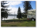 Belmont Pines Lakeside Holiday Park - Belmont: Lakeside powered sites for caravans