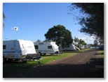 Belmont Pines Lakeside Holiday Park - Belmont: Powered sites for caravans