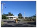 Belmont Pines Lakeside Holiday Park - Belmont: Secure entrance and reception