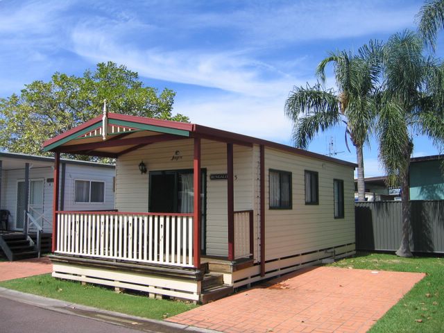 Spinnakers Leisure Park - Belmont: Cottage accommodation ideal for families, couples and singles