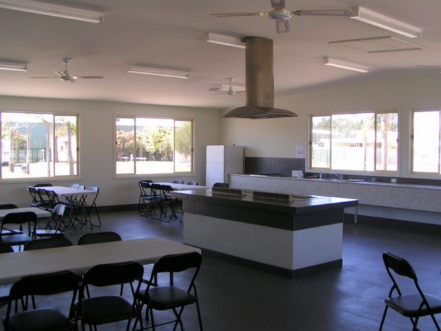 Benalla Leisure Park - Benalla: Interior of camp kitchen 