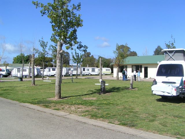 Benalla Leisure Park - Benalla: Powered sites for caravans 