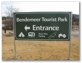 Bendemeer Tourist Park - Bendemeer: Entrance to Bendemeer Tourist Park sign.