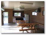 Gold Nugget Tourist Park - Bendigo: Interior of camp kitchen