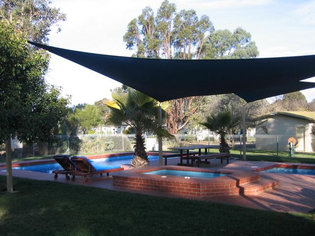 Park Lane Holiday Park - Bendigo: Swimming pool with spa
