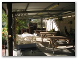 Park Lane Holiday Park - Bendigo: Camp kitchen and BBQ area