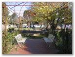 Park Lane Holiday Park - Bendigo: Sit and chat while watching your children in the playground