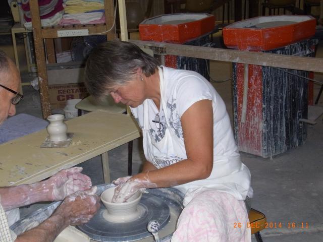 Notleys Picnic Area - Greater Bendigo National Park: MY WIFE NICOLE REACQUAINTING HERSELF WITH POTTERY MAKING AFTER 20 YEARS AWAY FROM THE WHEEL.....BENDIGO POTTERY.