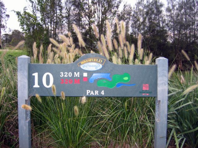 Beresfield Golf Course - Beresfield: Layout of Hole 10 - Par 4, 320 metres