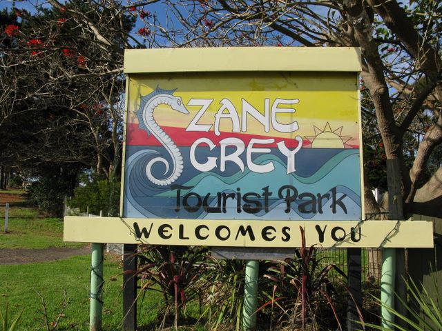 Zane Grey Tourist Park - Bermagui: Zane Greg Tourist Park welcome sign
