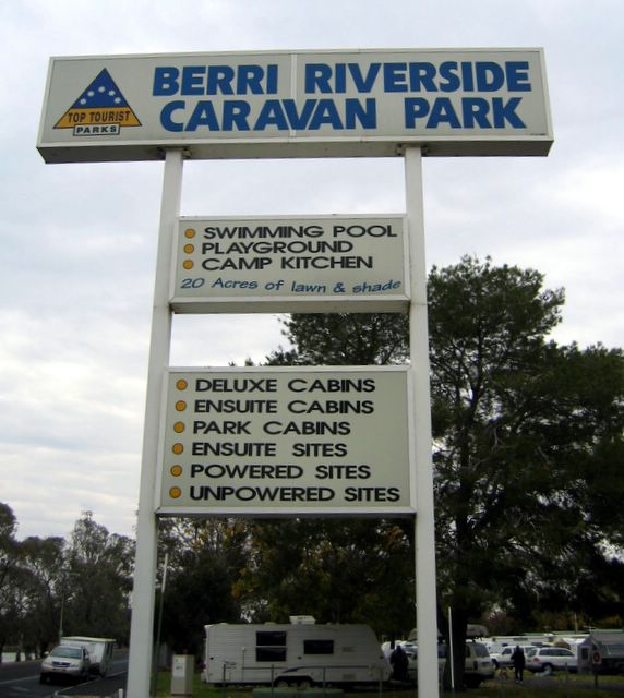 Berri Riverside Caravan Park 2006 - Berri: Berri Riverside Caravan Park welcome sign