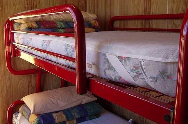 BIG4 Bicheno Cabin and Tourist Park - Bicheno: Bunk beds in two bedroom holiday unit.