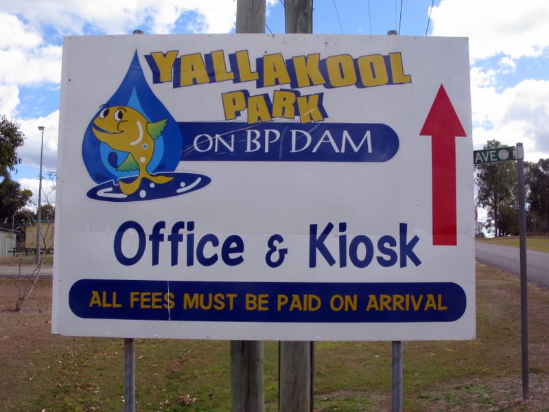 Yallakool Caravan Park on Bjelke Petersen Dam - Bjelke Petersen Dam: Welcome sign