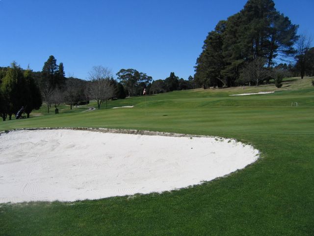 Blackheath Golf Course - Blackheath: Green on Hole 2 with large bunker on forward left approach.