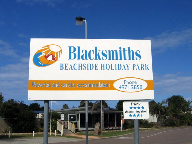 Blacksmiths Holiday Park - Blacksmiths: Blacksmiths Beachside Holiday Park welcome sign