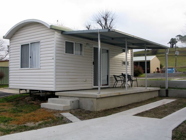 Blayney Tourist Park - Blayney: Cottage accommodation, ideal for families, couples and singles