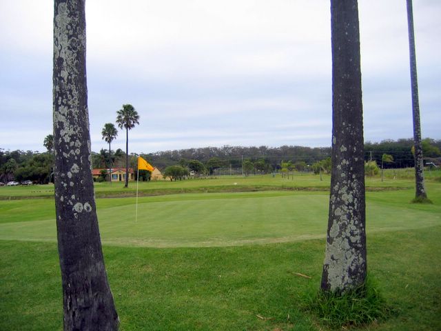 The Palms Public Golf Course - Bobs Farm: Green on Hole 3 looking back along fairway