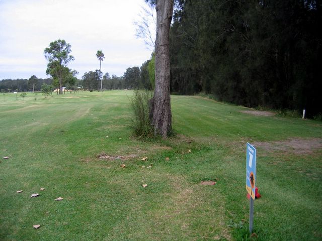 The Palms Public Golf Course - Bobs Farm: Fairway view Hole 7