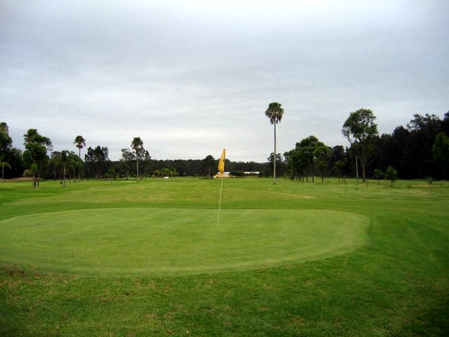 The Palms Public Golf Course - Bobs Farm: Green on Hole 8