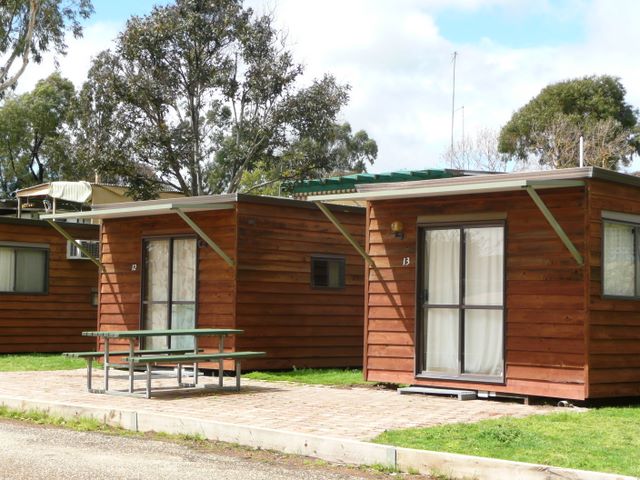 Peppin Point Holiday Park - Bonnie Doon: Budget cabin accommodation