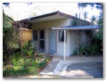 Waterside Gardens Caravan Park - Bonville: Cabin accommodation with drive in facilities for cars