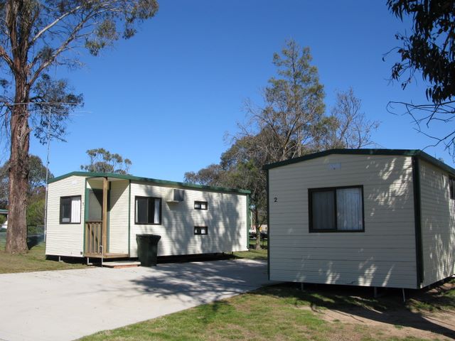 Boorowa Caravan Park - Boorowa: Cottage accommodation, ideal for families, couples and singles