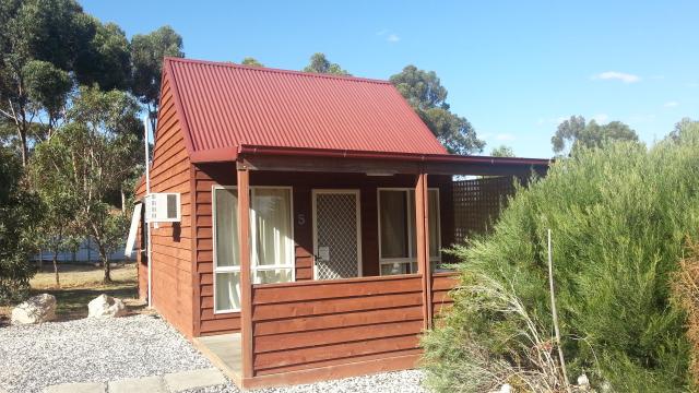 Bordertown Caravan Park - Bordertown: Budget cabin accommodation ideal for individuals or family groups.