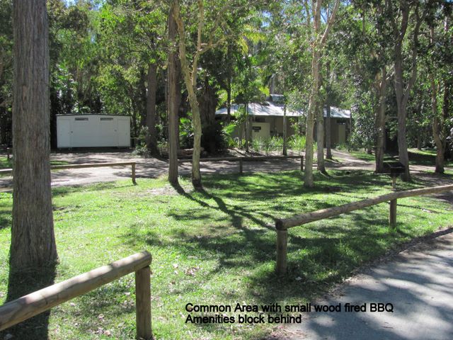 Boreen Point Bush Camping & Caravan Park - Boreen Point: Common area with small wood fired BBQ.  Amenities block behind.