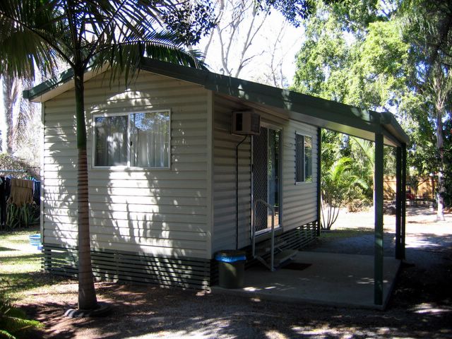 Bororen Caravan Park 2005 - Bororen: Cottage accommodation ideal for families, couples and singles