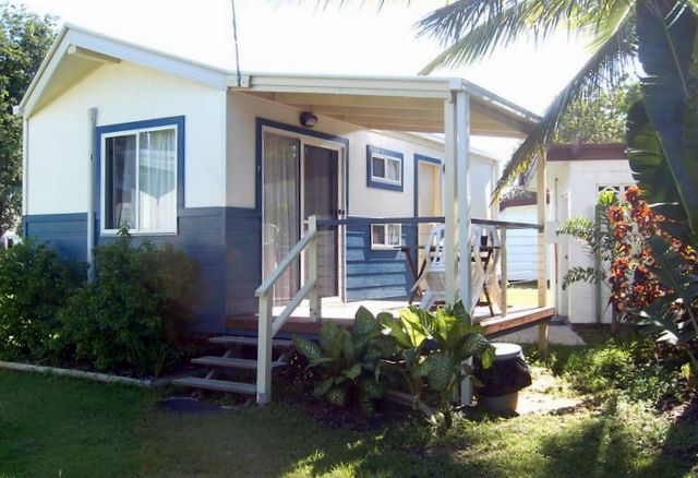 Bowen Palms Caravan Park - Bowen: Villa accommodation