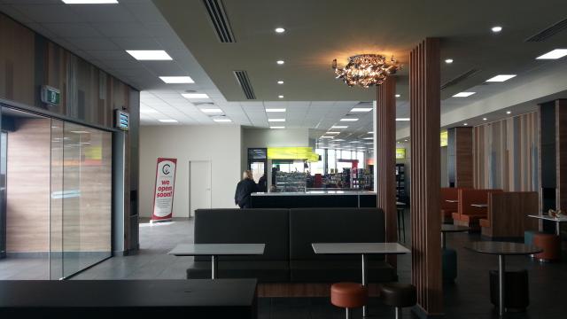 BP Service Centre AA Geelong Northbound - Lovely Banks: Interior of the restaurant.