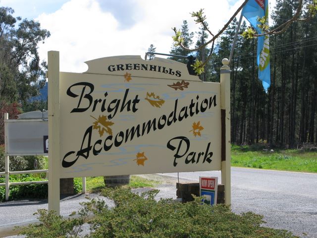 Bright Accommodation Park - Bright: Bright Accommodation Park welcome sign