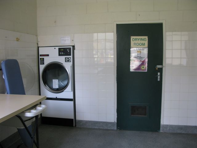 Bright Accommodation Park - Bright: Interior of laundry