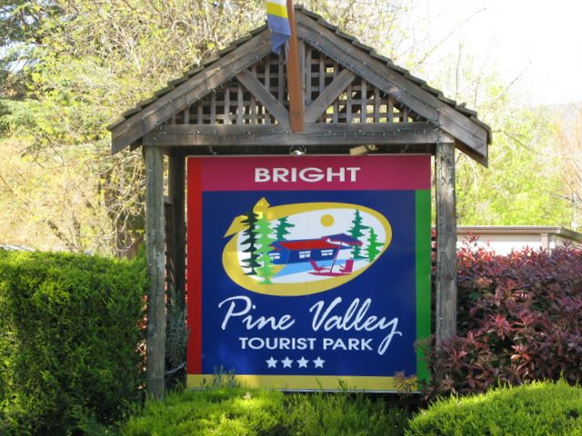 Bright Pine Valley Tourist Park - Bright: Bright Pine Valley Tourist Park welcome sign