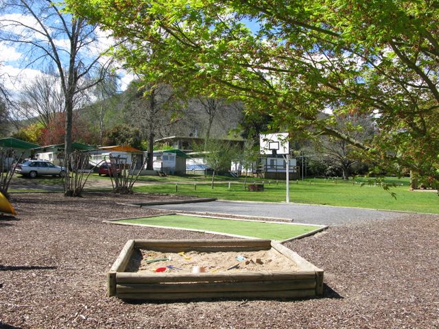 Bright Riverside Holiday Park - Bright: Playground for children.