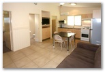 Brisbane Holiday Village - Eight Mile Plains: Dining room and kitchen
