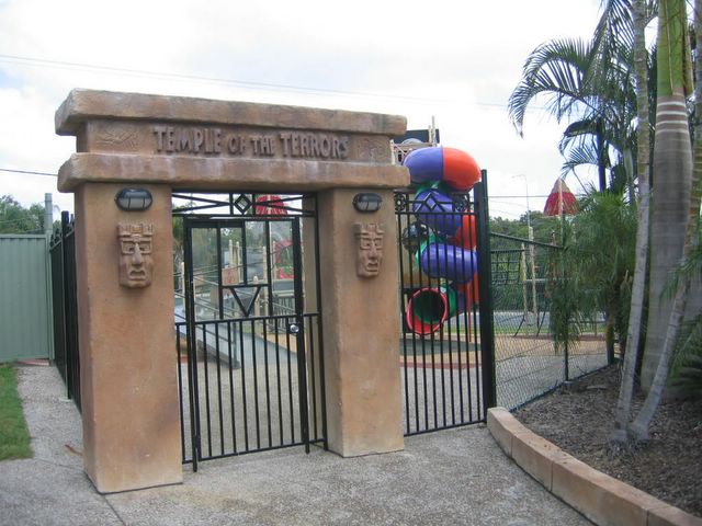 Historic Brisbane Holiday Village 2005 - Eight Mile Plains Brisbane: Temple of Terrors Playground for children