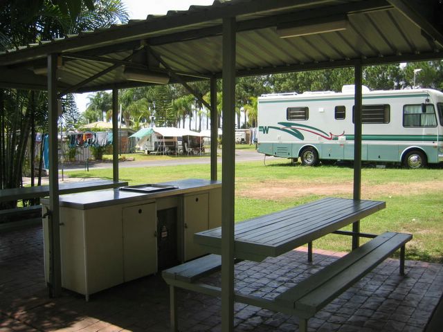 Historic Brisbane Holiday Village 2005 - Eight Mile Plains Brisbane: Camp Kitchen and BBQ area