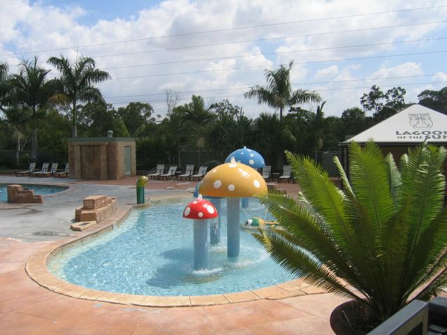 Historic Brisbane Holiday Village 2005 - Eight Mile Plains Brisbane: Swimming pool with water features