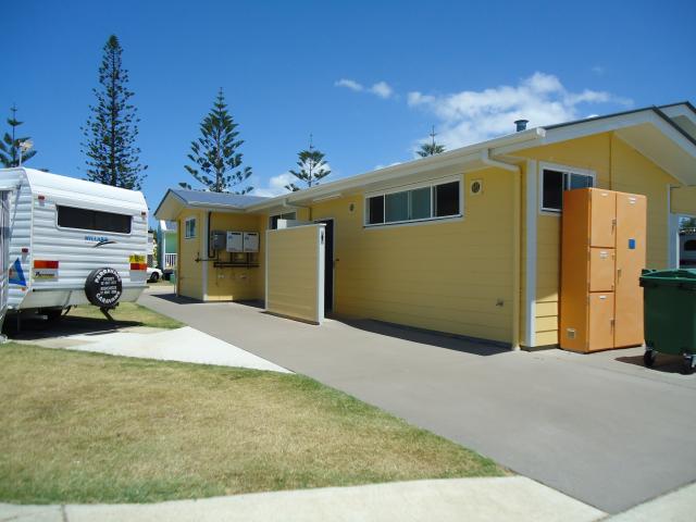 Scarborough Holiday Village - Scarborough Brisbane: New and modern emenities block with 4 showers and 4 toilets in each Men and Womens.