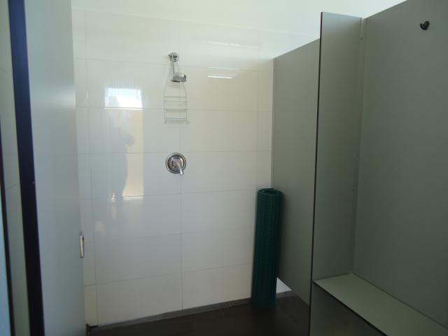 Scarborough Holiday Village - Scarborough Brisbane: Huge shower cubicals in the ladies.