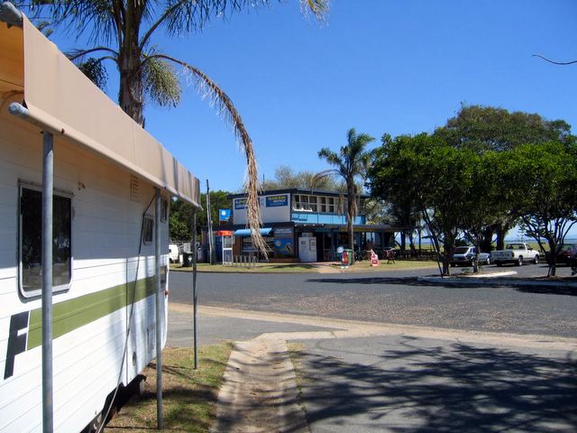 Scarborough Holiday Village - Scarborough Brisbane: Store and kiosk directly opposite the park