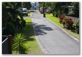 Stopover Tourist Park - Broadwater: Entrance showing good paved roads throughout the park
